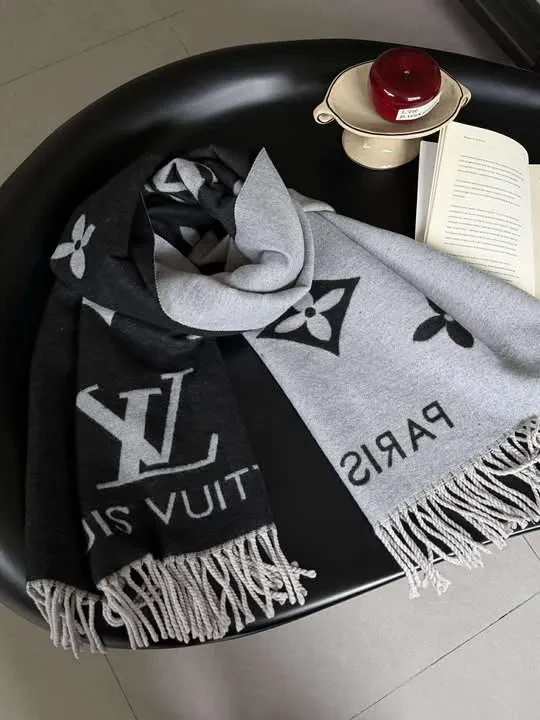 00132 LV Scarves 10-4-2026