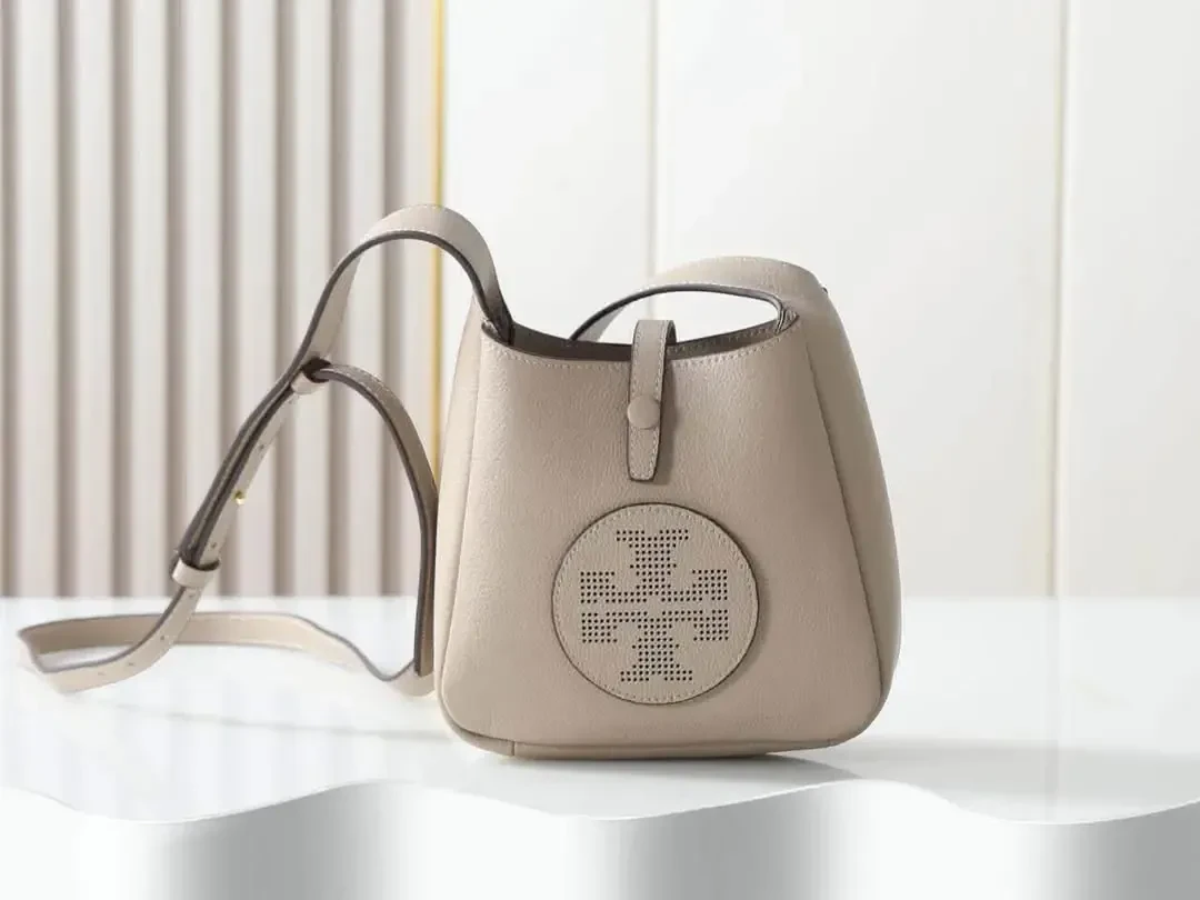 00131 Tory Burch Swing Crossbody 10-4-2026