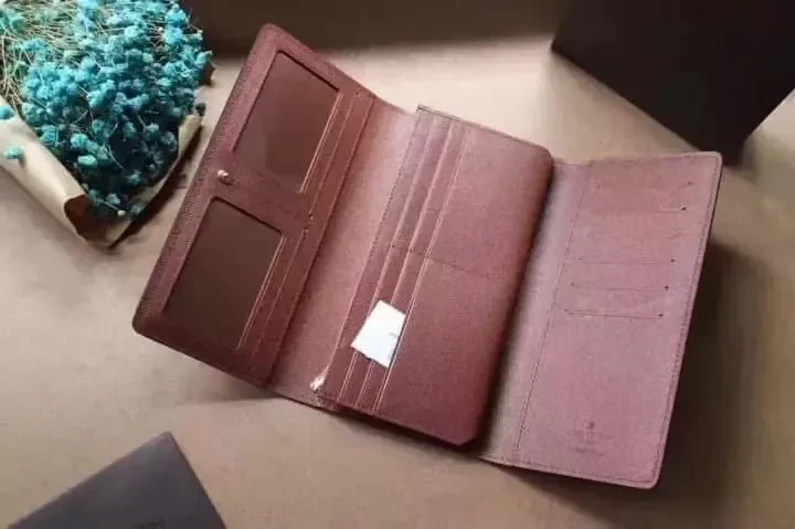 00102 LV Trifold Wallet 10-3-2026