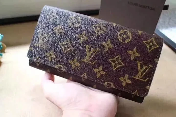 00102 LV Trifold Wallet 10-3-2026
