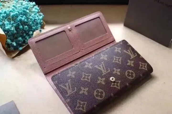 00102 LV Trifold Wallet 10-3-2026