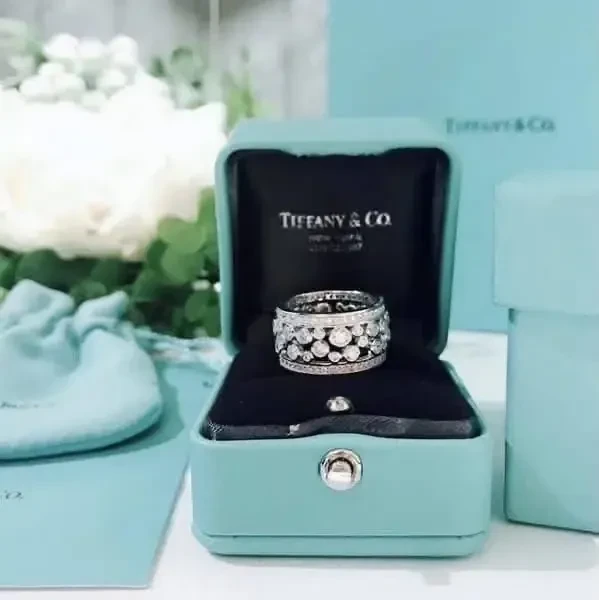 00121 T&Co Dinner Ring
