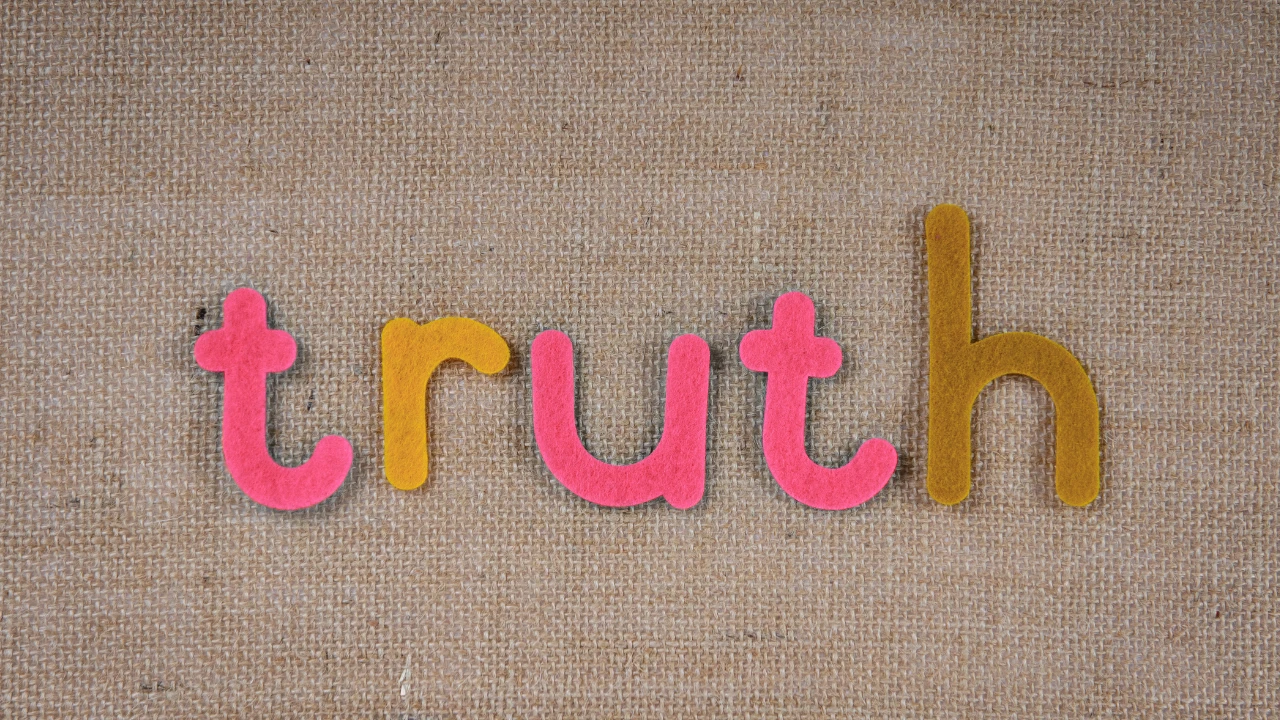 🌟 DAY 1 - ALIGNED TRUTH: EMBRACING YOUR HONESTY AND INSTINCTS lesson poster