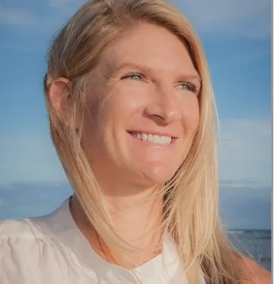 Rachel Lindsey logo